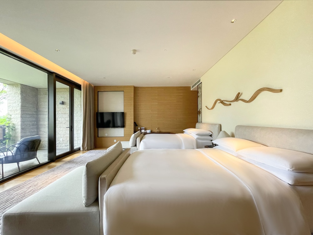 Deluxe Room, Multiple Beds