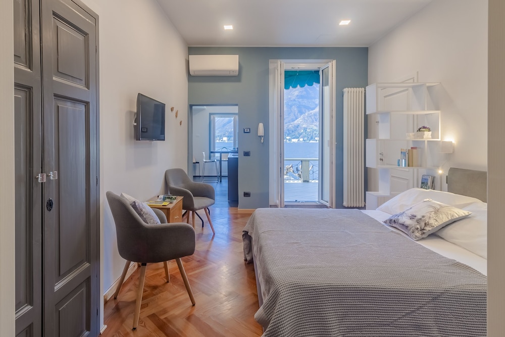 Business Studio, Lake View