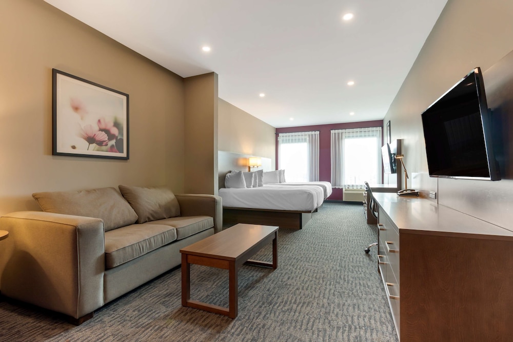 Suite, 2 Queen Beds, Non Smoking, Refrigerator & Microwave (with Sofabed) - Photo 1