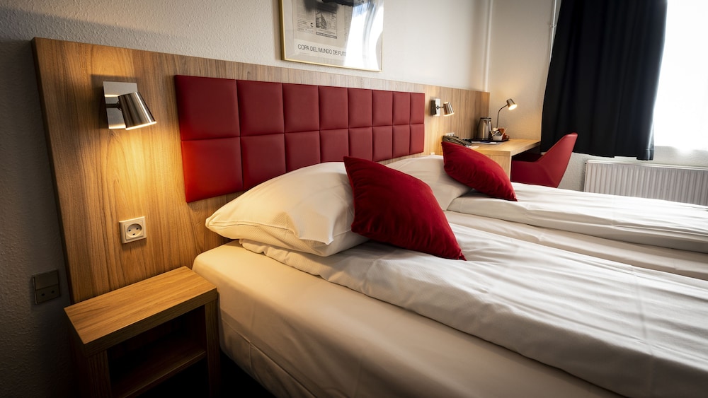 Business Double Room with 2 Single Beds
