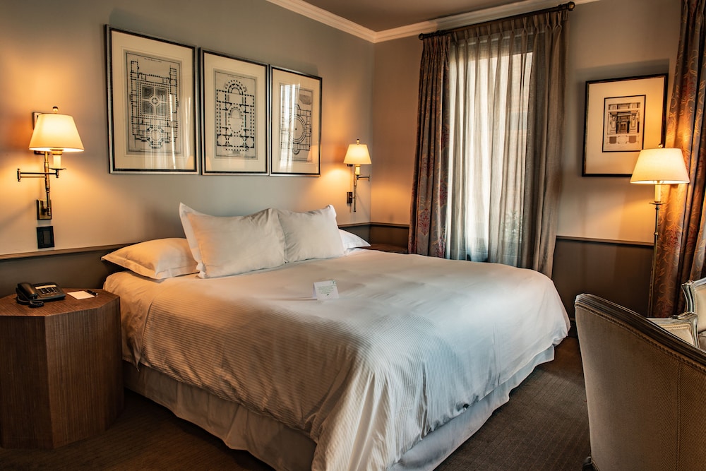 Room, 1 King Bed, Balcony (The Singular)