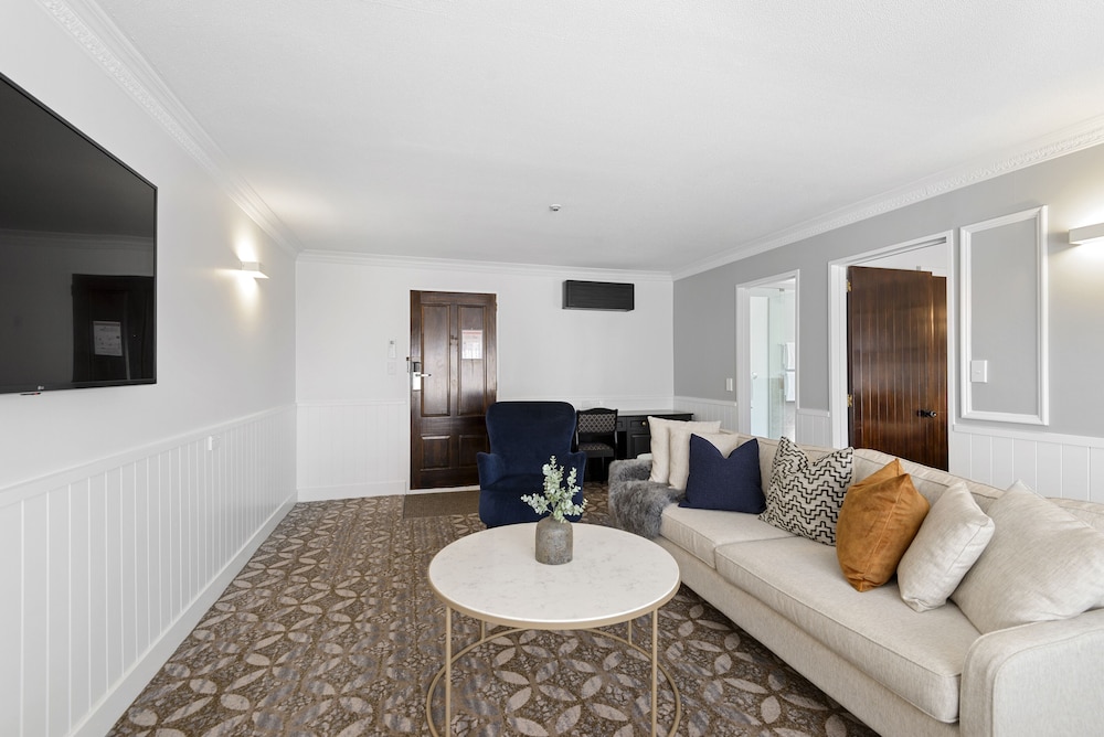 Executive Suite, 1 Bedroom - Photo 3