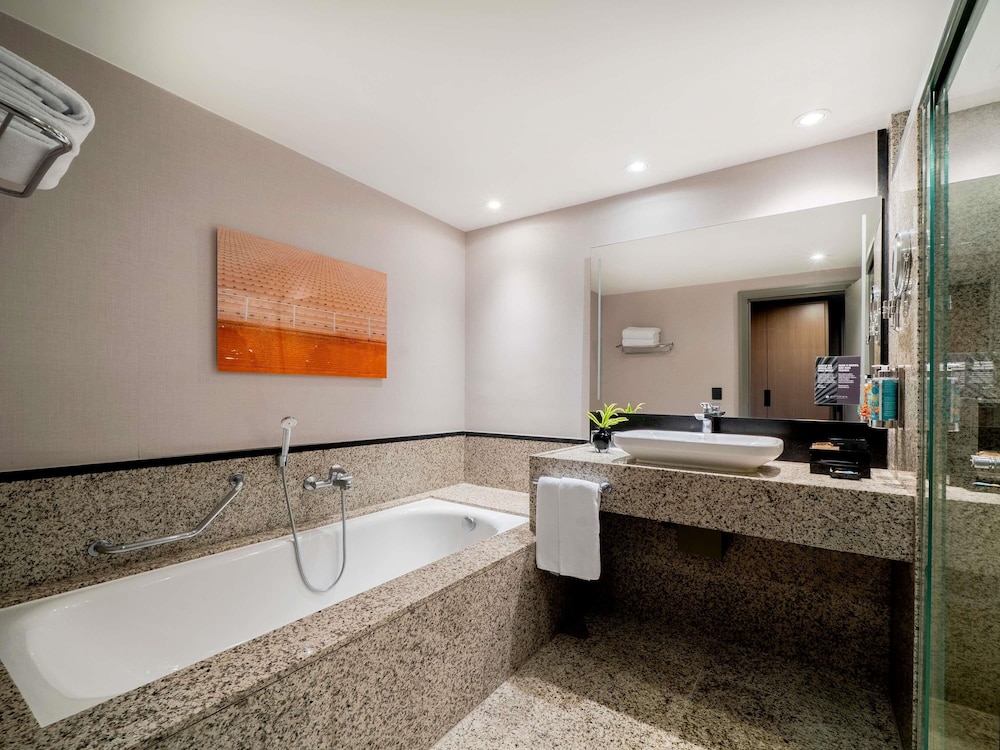 Family Suite, Multiple Beds, Club Lounge Access thumbnail 5