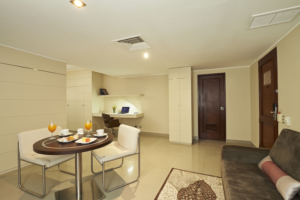 Deluxe Suite photo 2