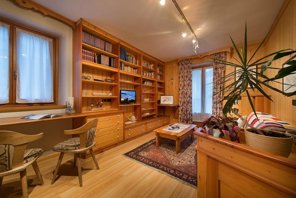 Family Room, 4 Bedrooms, 2 Bathrooms (Plus)