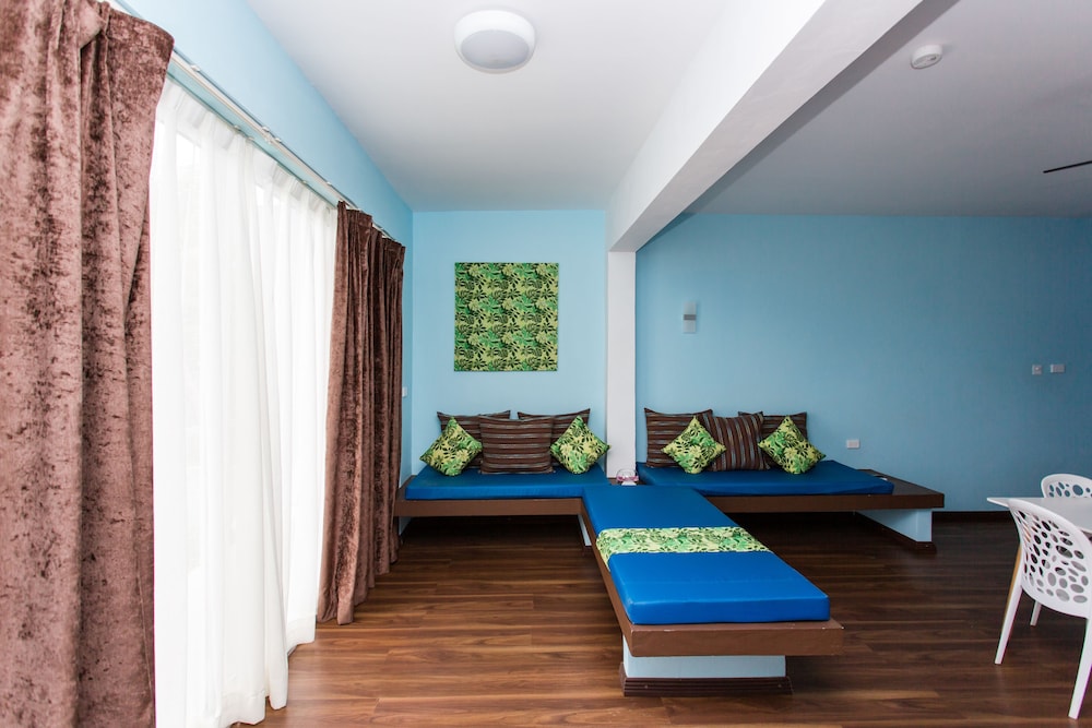 Family Apartment, 2 Bedrooms, Pool Access, Pool View photo 14