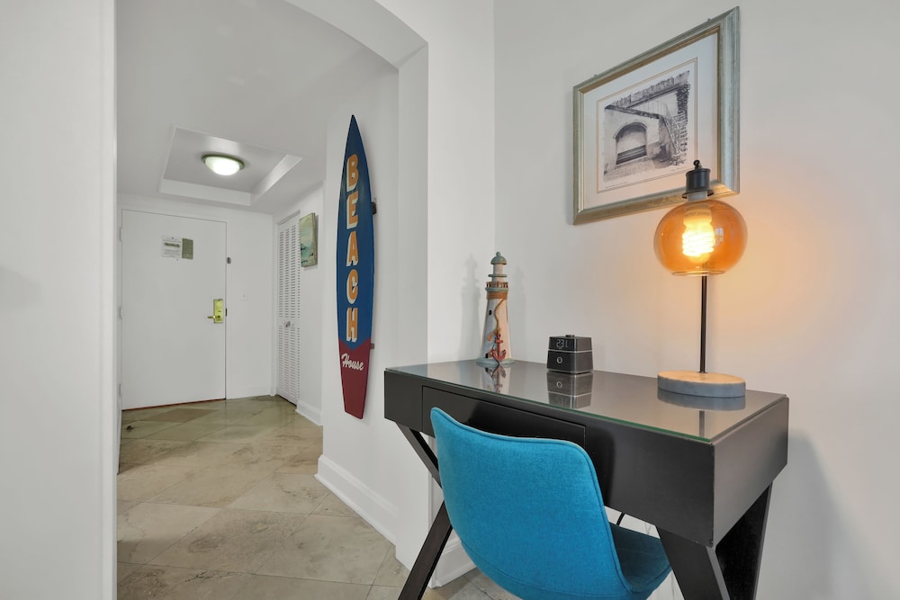 Comfort Condo, 1 King Bed with Sofa bed, Private Bathroom photo 2