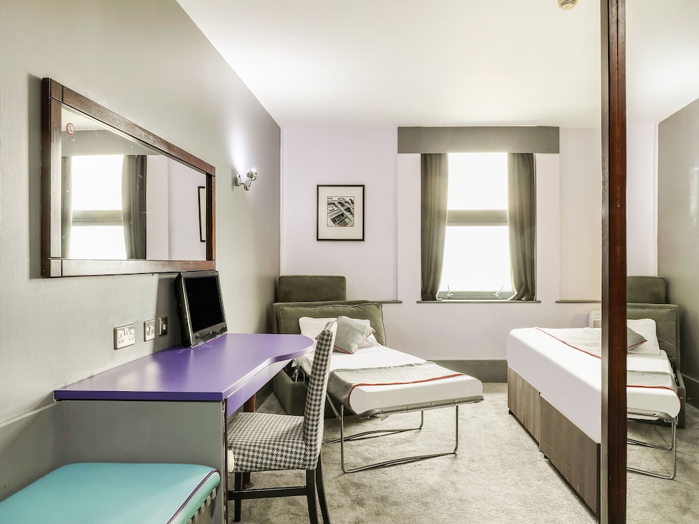 Standard Double Room, 1 King Bed With Sofa Bed photo 2