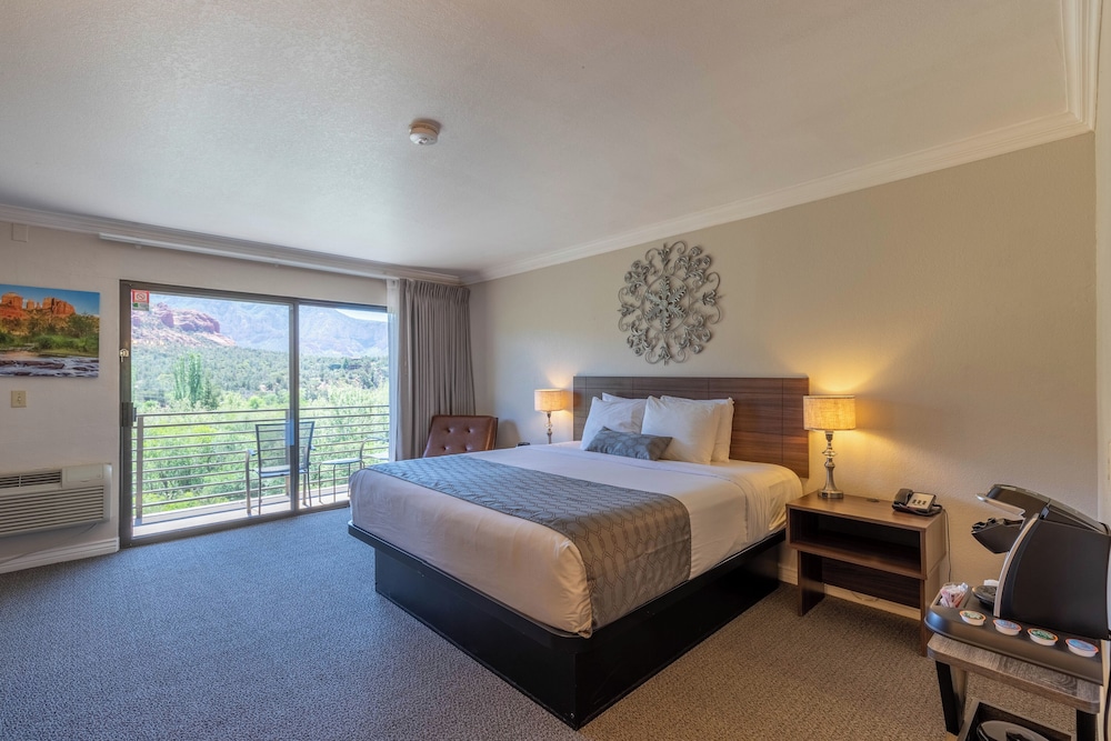 Premium Room, 1 King Bed photo 1