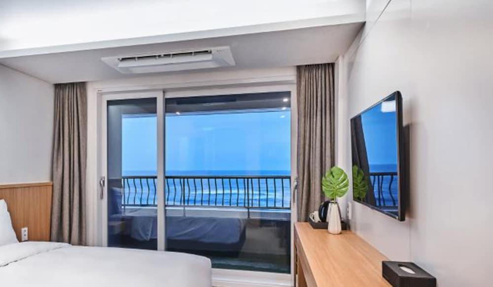 Deluxe Twin Room, Sea View - Photo 4