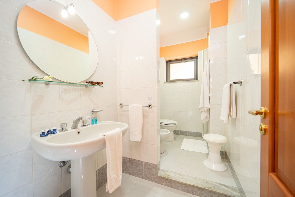 Superior Triple Room photo 3