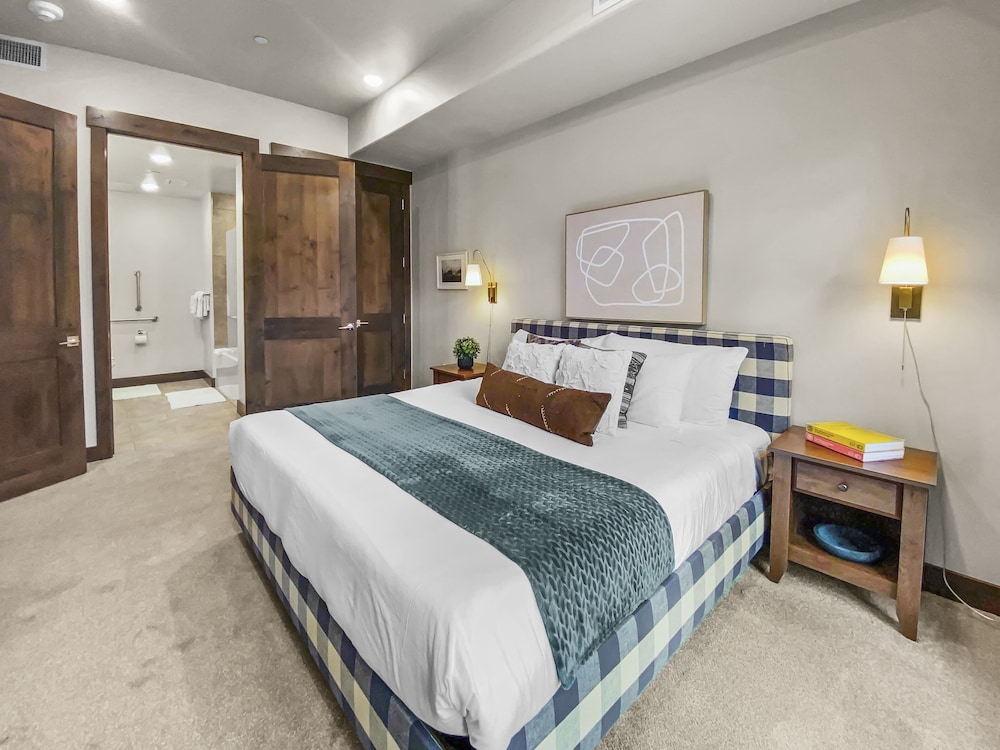 Condo, 2 Bedrooms