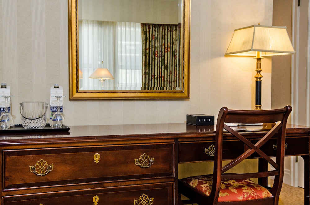 Deluxe Suite, 2 Queen Beds - Photo 2