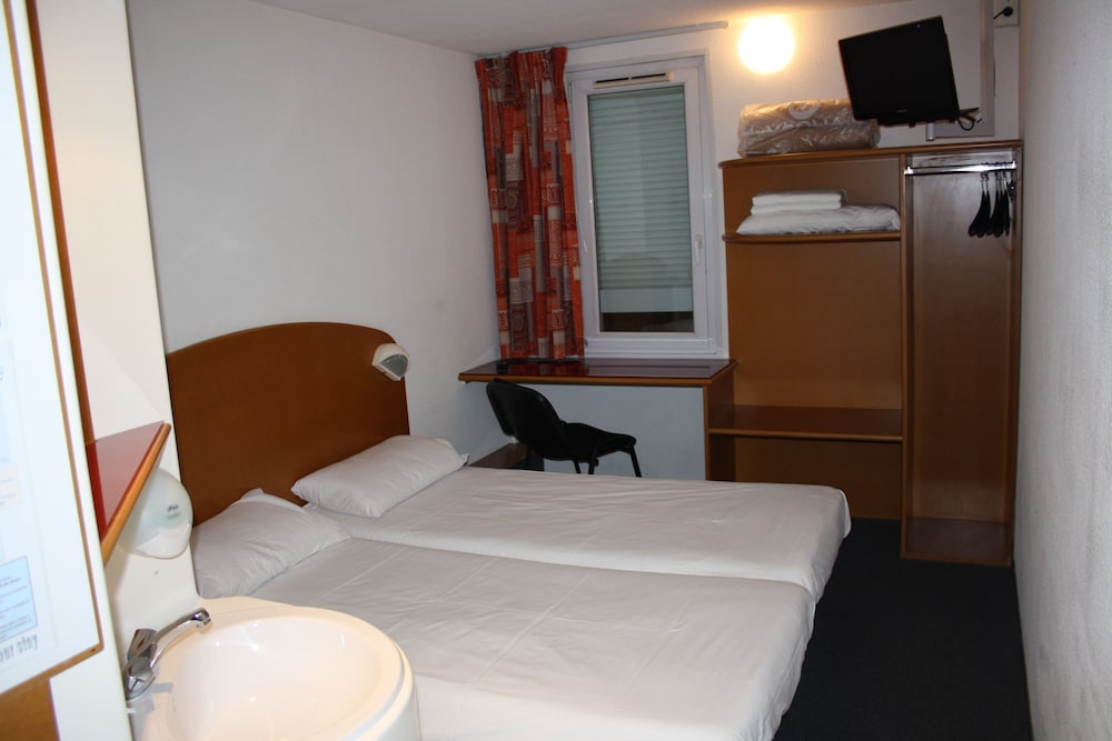 Standard Double or Twin Room photo 2