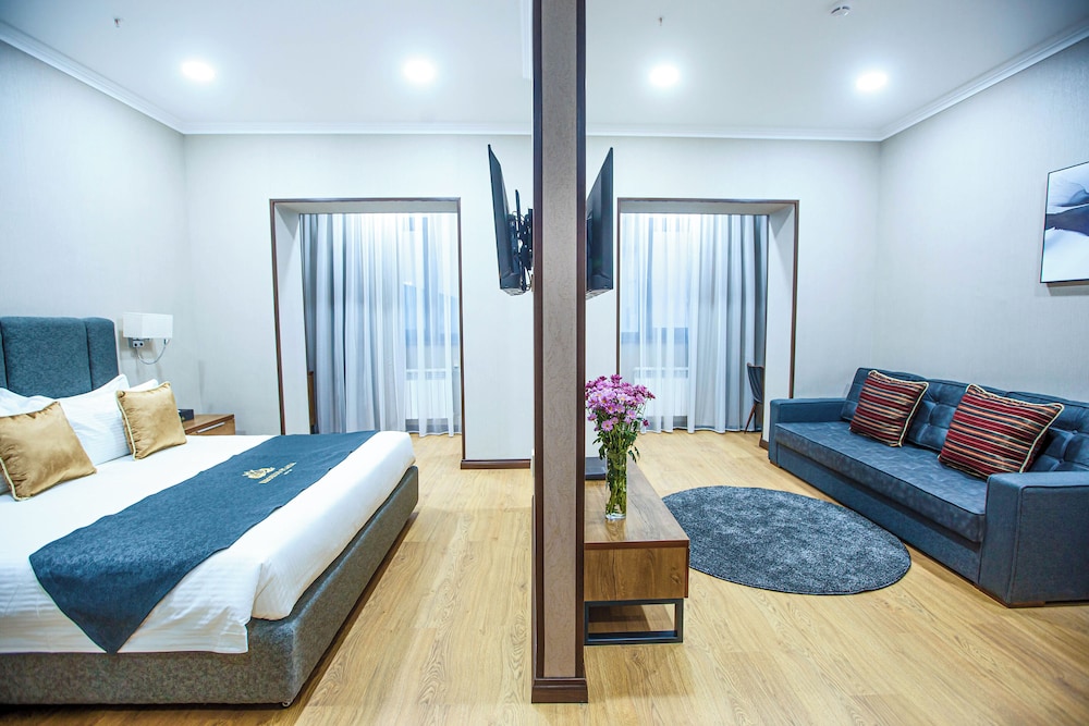 Luxury Suite, 1 King Bed photo 2