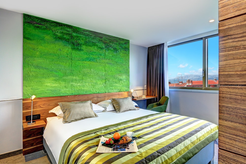 Superior Suite, City View photo 3