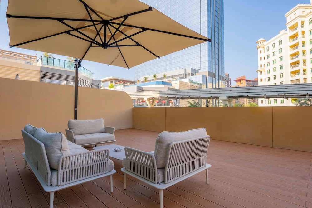 Deluxe Two Bedroom Apartment with Balcony