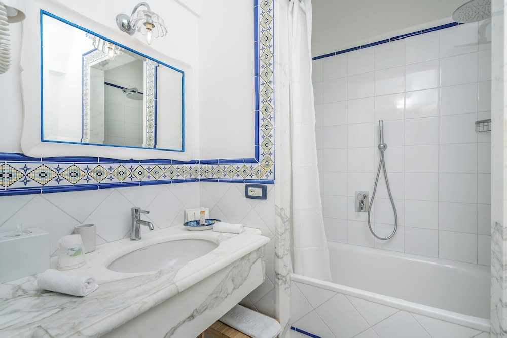 Apartment, 2 Bedrooms, Balcony, Sea View - Photo 7