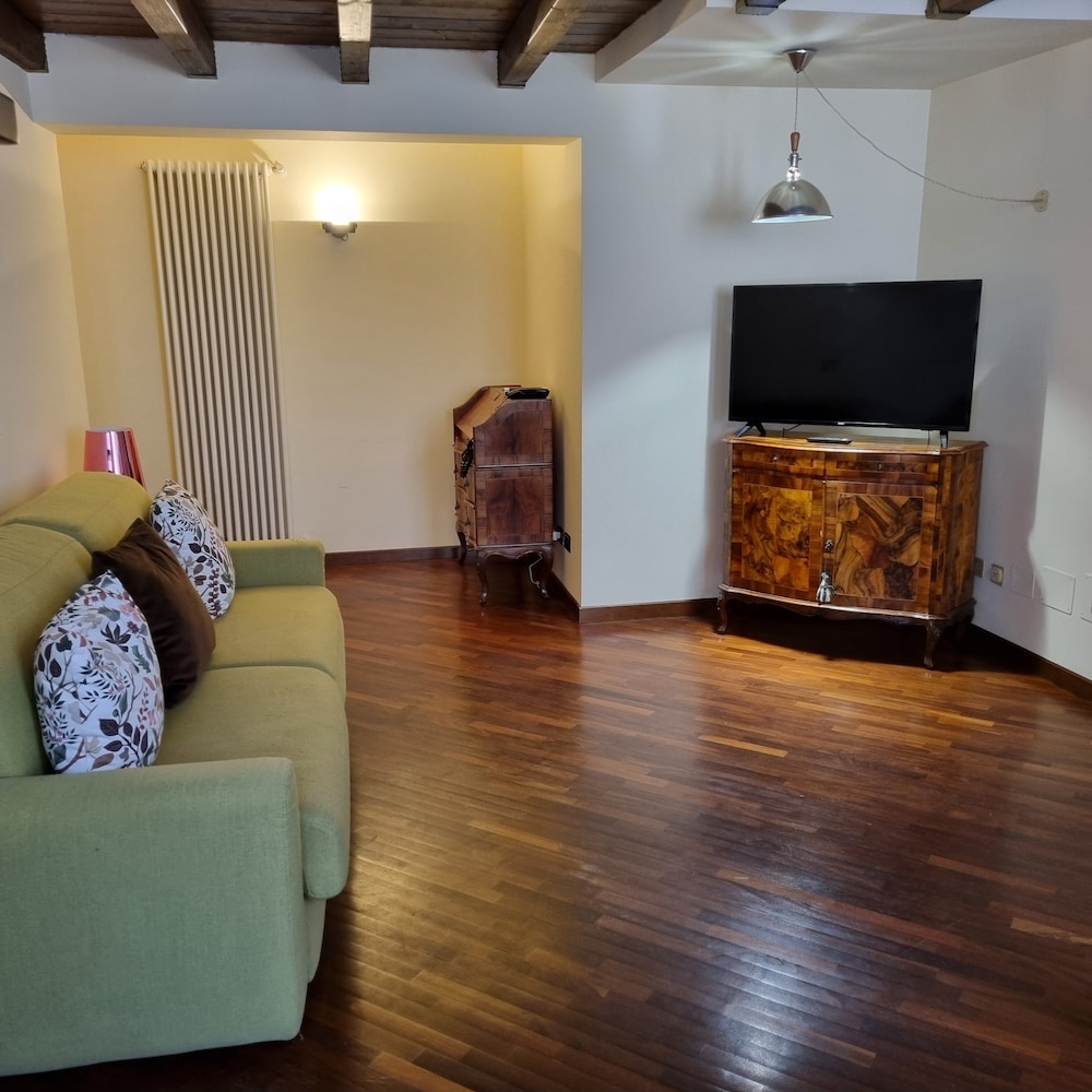 La Loggia apartment thumbnail 6