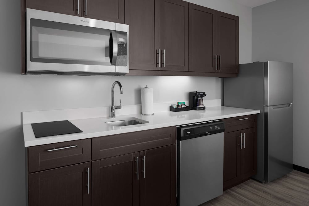 Suite, 1 Bedroom - Photo 4