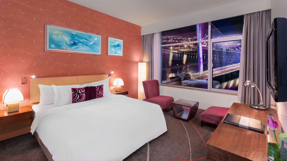 Superior Room, 1 Queen Bed, City View photo 2