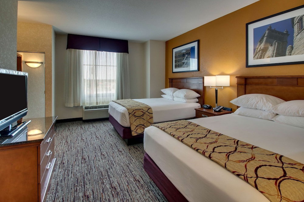 Suite, Multiple Beds (2 Rooms, Oversized) photo 3
