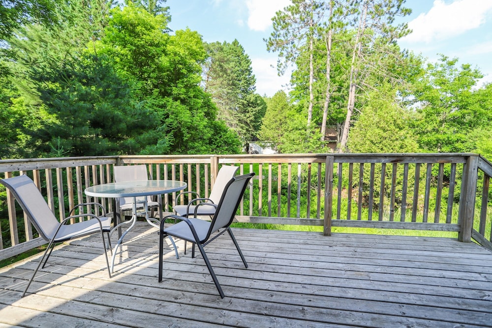 Suite, 2 Bedrooms, Private Bathroom, Garden View photo 2