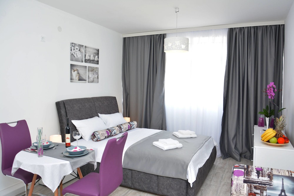 Apartment photo 2