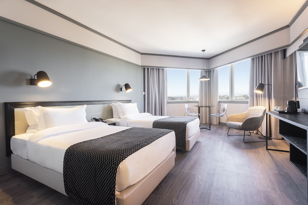 Available room thumbnail 5