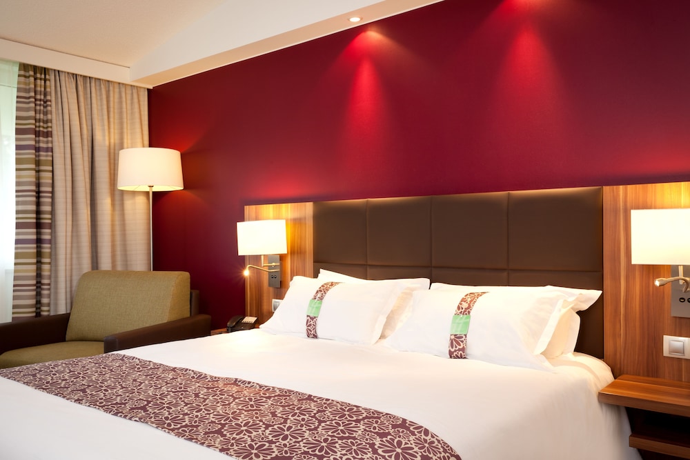 Standard Room, 1 Queen Bed with Sofa bed - Photo 7