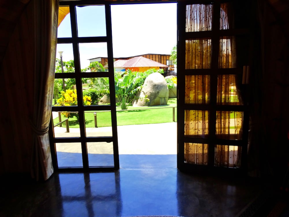 Family Studio Suite, 2 Bedrooms, Pool View, Poolside photo 2