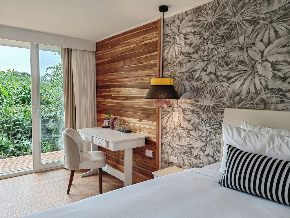 Toucanet Downstairs Rooms - 1 King Bed - Photo 2