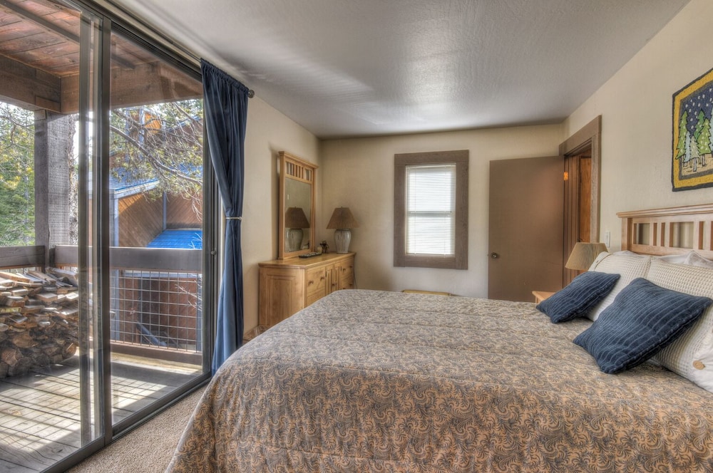 Townhome, Multiple Beds, Hot Tub, Mountain View (Silver Tree Sanctuary) photo 1