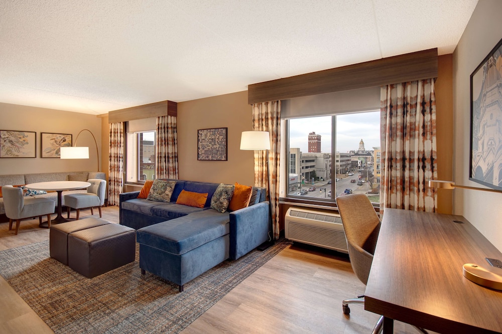Suite, 1 King Bed, Accessible - Photo 6