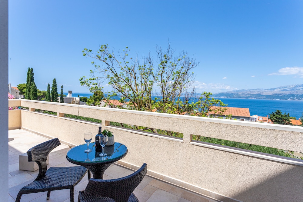 Apartment, 2 Bedrooms, Sea View photo 3
