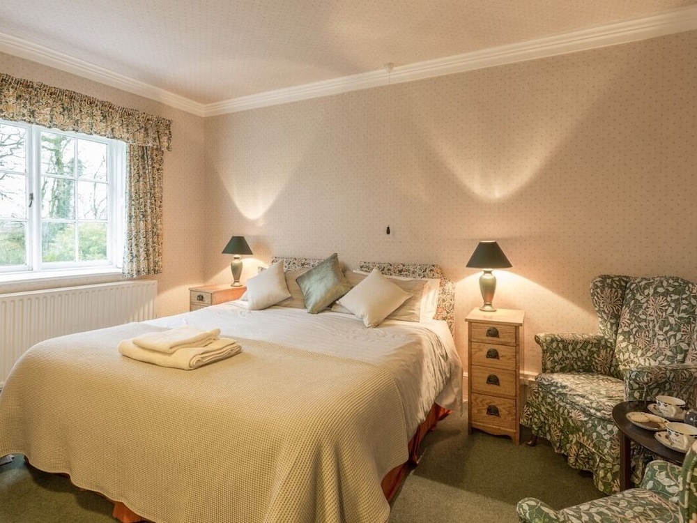 Classic Double or Twin Room, Ensuite, Garden View (Green Room) photo 3