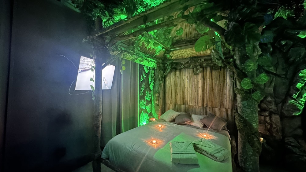 Romantic Double or Twin Room, 3 Bedrooms, Non Smoking, City View photo 1