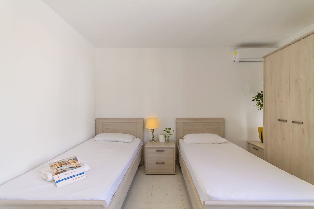 Standard Room, Multiple Bedrooms (SwieqiStay Room8 private bath -) photo 1