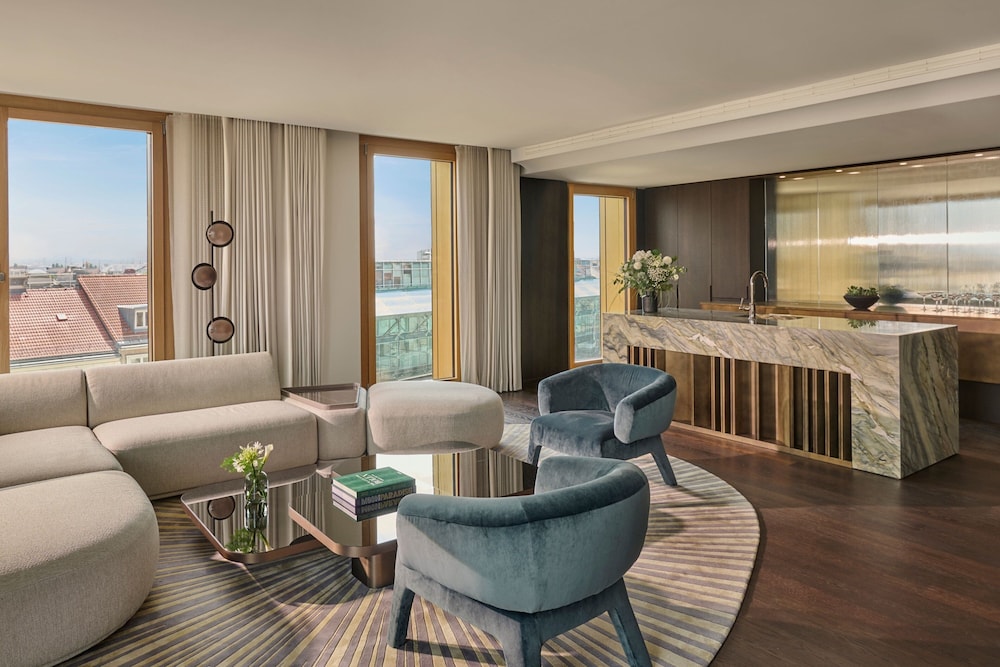 Grand Suite, 3 Bedrooms thumbnail 5
