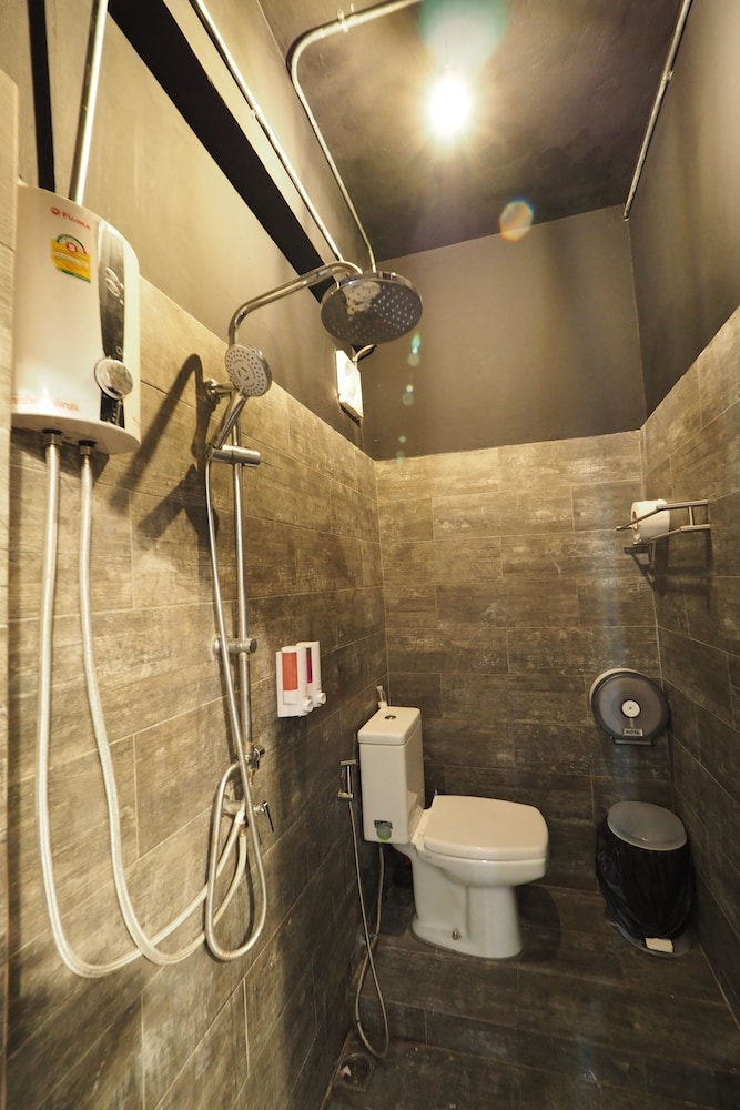 4-Bed Mixed Dormitory photo 1
