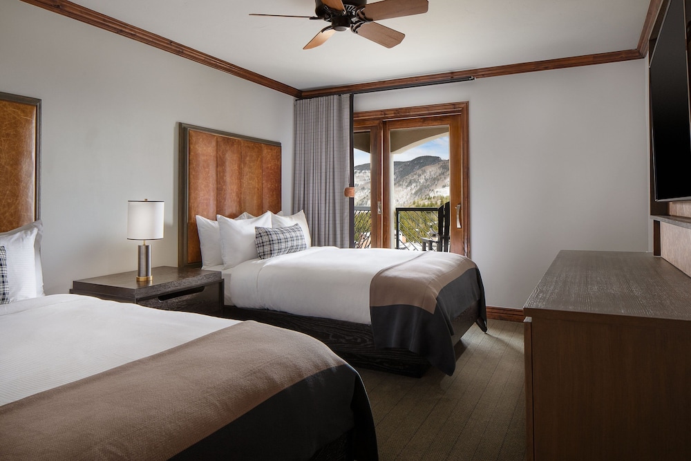 Room, 2 Double Beds, Balcony, Mountain View - Photo 1