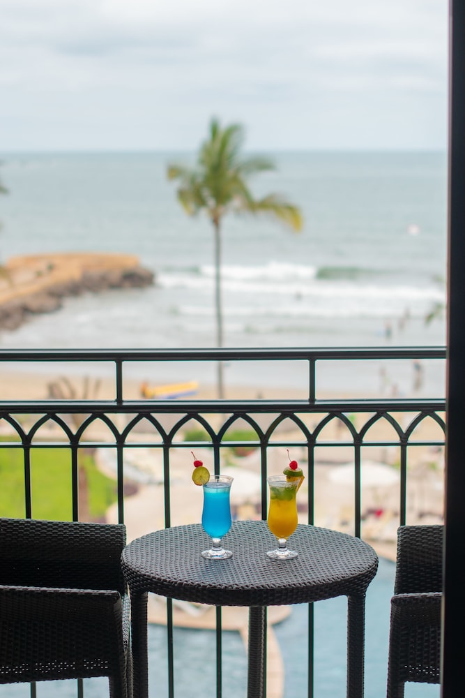Family Suite Oceanfront - Photo 9