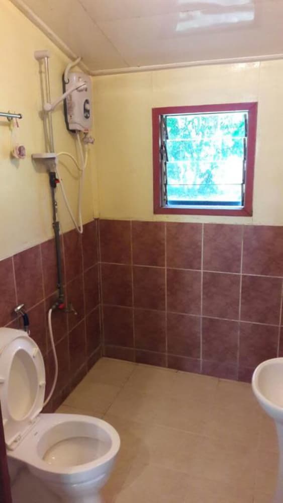Family Room, Private Bathroom photo 2