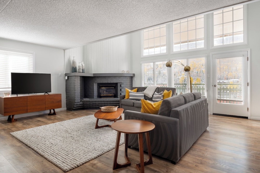 Condo, 2 Bedrooms, Kitchen, Mountain View