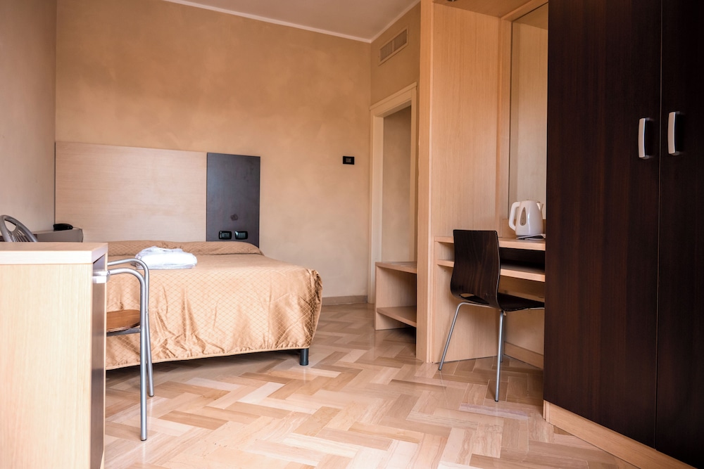 Economy Double or Twin Room photo 2