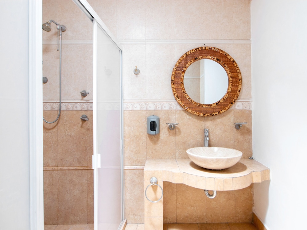 Standard Quadruple Room - Photo 6