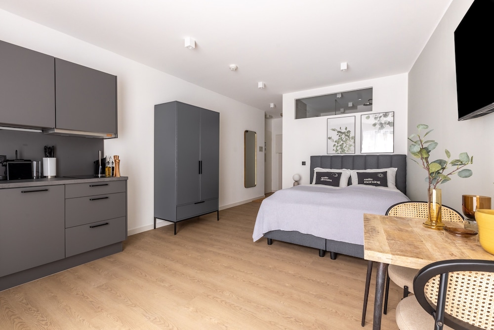 Suite M - Photo 1