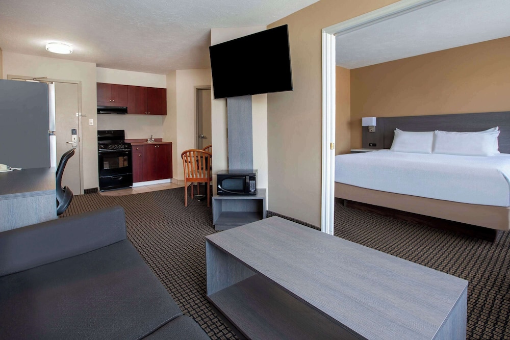 Days Inn & Suites by Wyndham Moncton