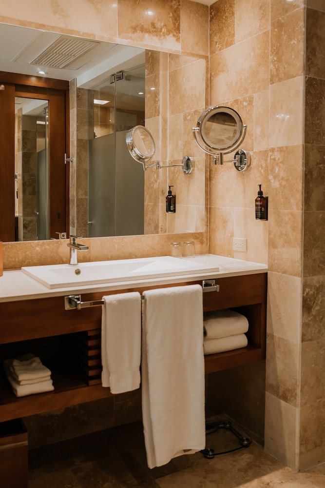 Luxurious Master Suite