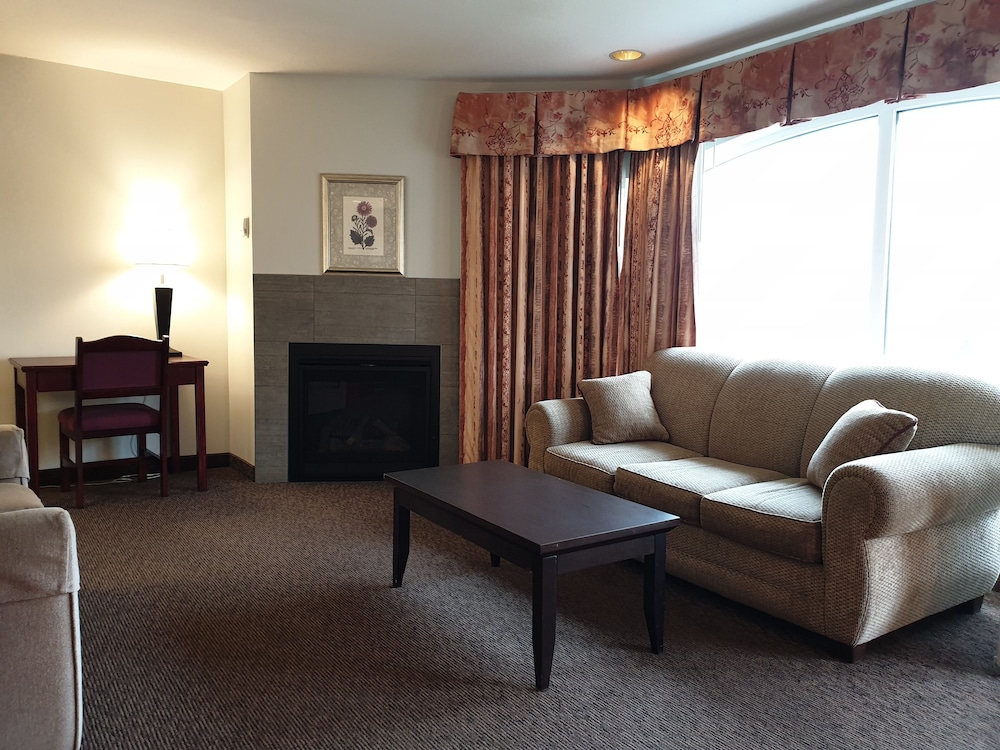Suite, 1 King Bed, Jetted Tub, River View - Photo 7
